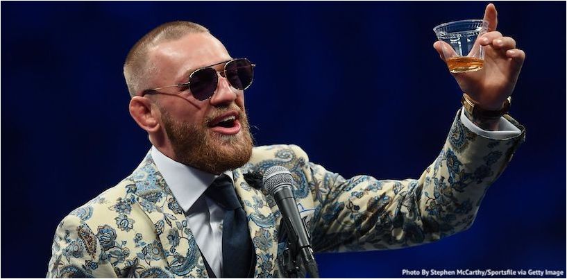 Conor McGregor mit Whisky