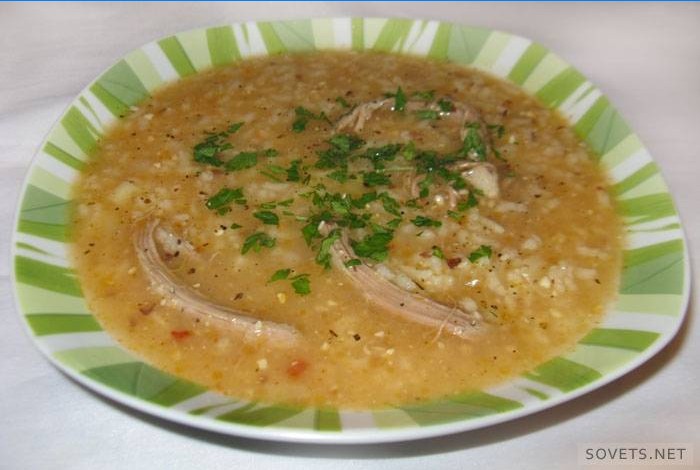 Wie man Kharcho-Suppe in einem langsamen Kocher kocht
