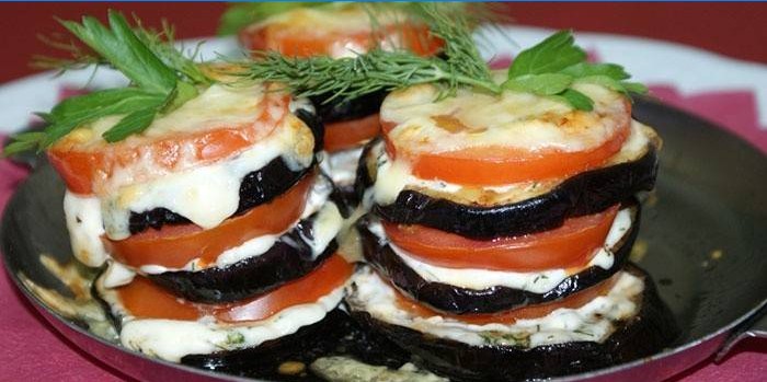 Gebratene Aubergine mit Tomate