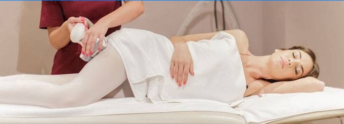 Anti-Cellulite-Massage kann in Salons durchgeführt werden