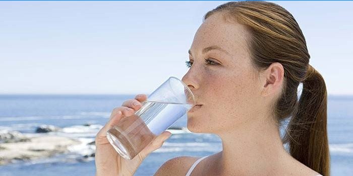 Trinken Sie Wasser, um Gewicht zu verlieren