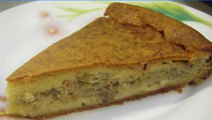 Kuchen mit Saury und Kartoffeln