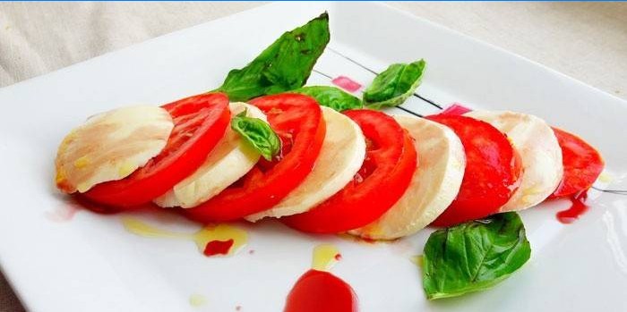 Fertiger klassischer Caprese-Salat