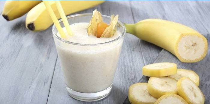 Smoothie mit Milch und Banane