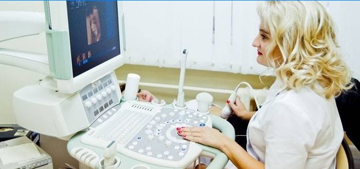 Durchführung eines 3D-Ultraschalls des Fetus in der Klinik