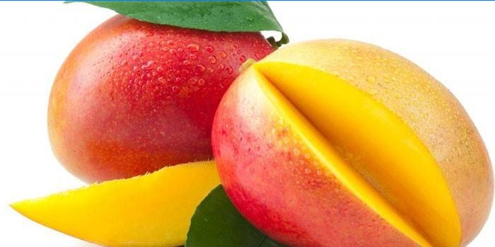 Ganze und geschnittene Mango