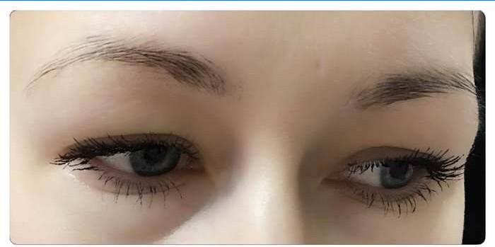 Augenbrauen vor dem Microblading