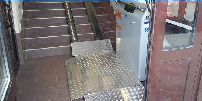 Schrägtreppenlift für Behinderte