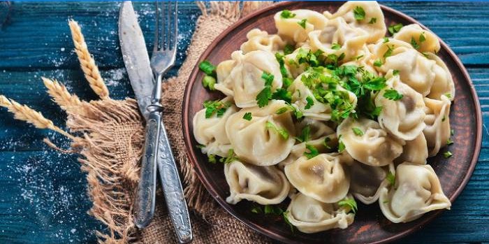 Fertige Knödel mit Kräutern