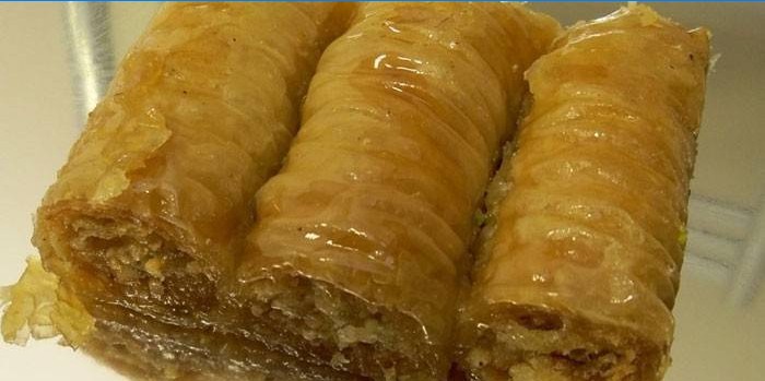 Echtes türkisches Baklava mit Nussfüllung