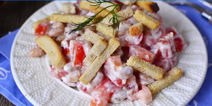 Tomatensalat mit Semmelbröseln und Bohnen