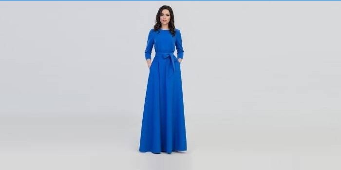 Blaues Maxikleid mit Gürtel