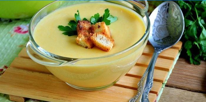 Sahnesuppe mit Crackern