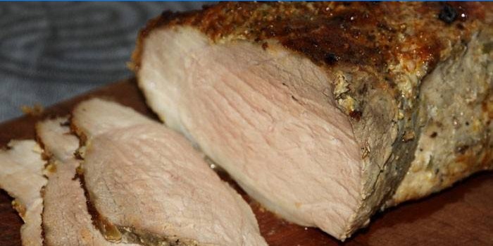 Gebackenes Schweinefleisch in Folie