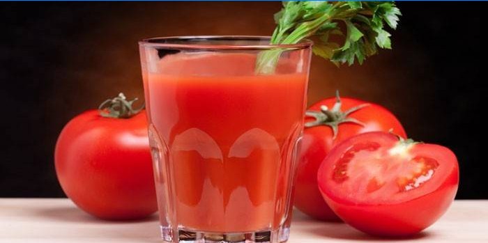 Tomatensaft in einem Glas