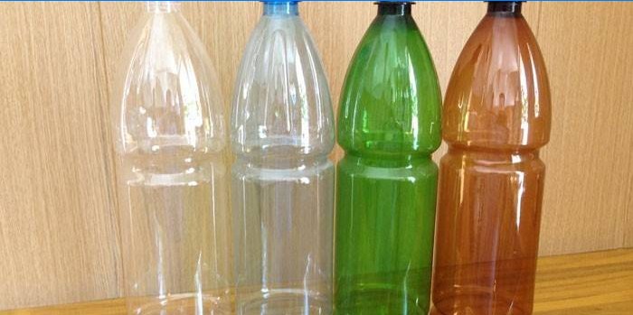 Mehrfarbige Plastikflaschen