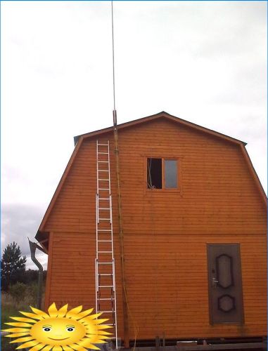 Blitzableiter auf einem Holzmast