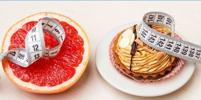 Grapefruit und Kuchen