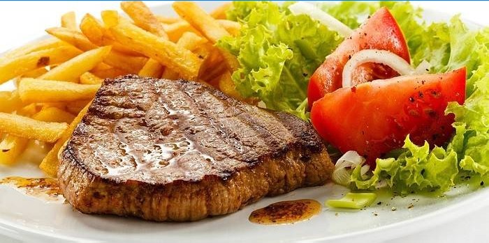 Elchsteak mit Beilage