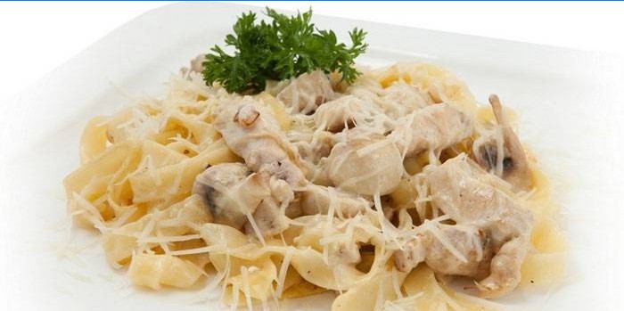 Tagliatelle mit Hähnchen-Frischkäse-Sauce