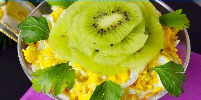 Ladies Genusssalat mit gekochten Eiern und Kiwi