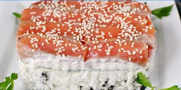 Puff Salat Sushi mit rotem Fisch