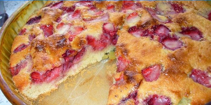 Fertigkuchen Charlotte mit Erdbeeren