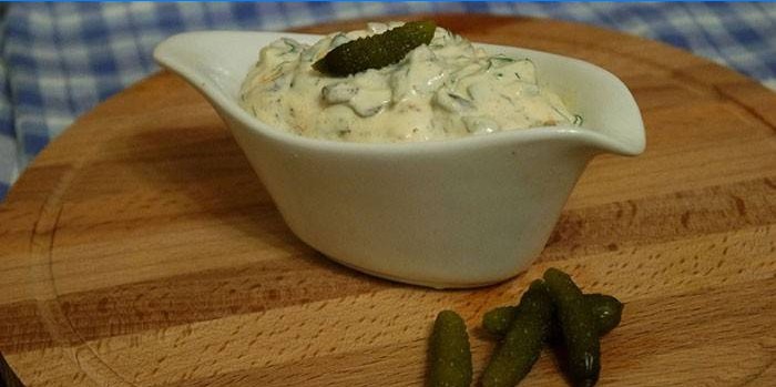 Tartarsauce mit Essiggurken für Fisch