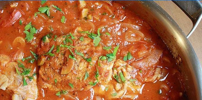 Hühnerfleisch in Tomatensauce