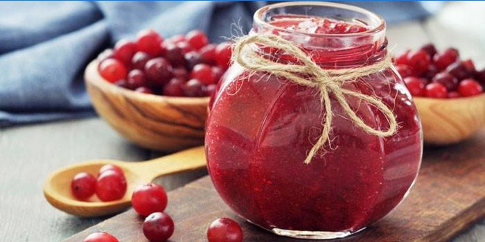 Preiselbeeren in ihrem eigenen Saft