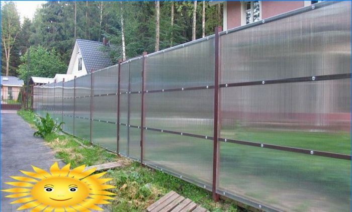 Polycarbonat-Zaun: Do-it-yourself-Zaun der Baustelle