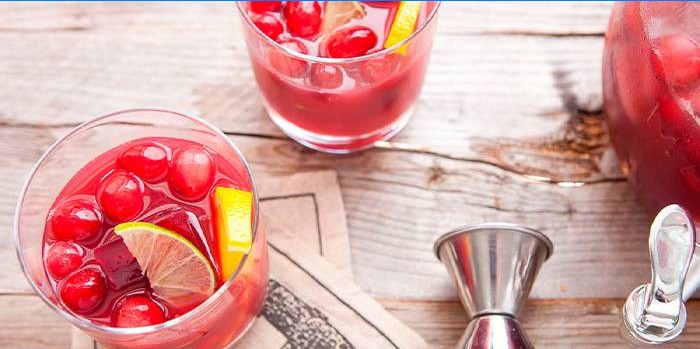 Sangria mit Preiselbeeren