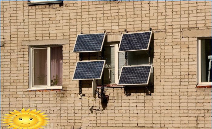 Sonnenkollektoren am Fenster der Wohnung