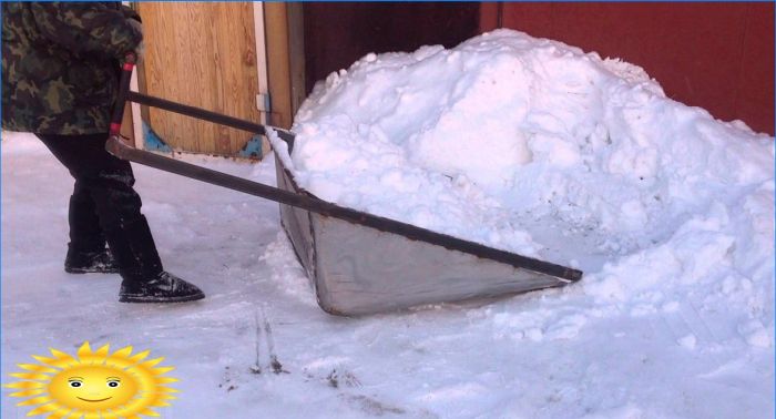 Wie man eine Schaufel oder einen Schneeschaber macht