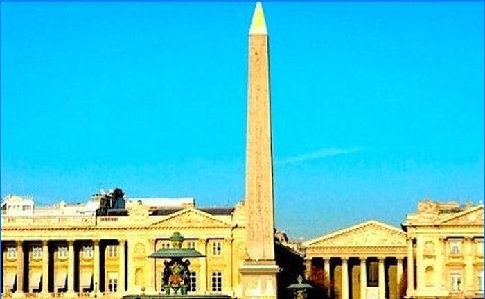 Blick auf die Kirche Saint-Madeleine vom Place de la Concorde