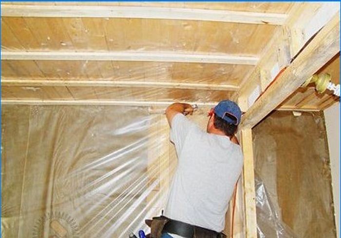 So schützen Sie ein Haus vor Wind und Feuchtigkeit: Baufolien und Membranen