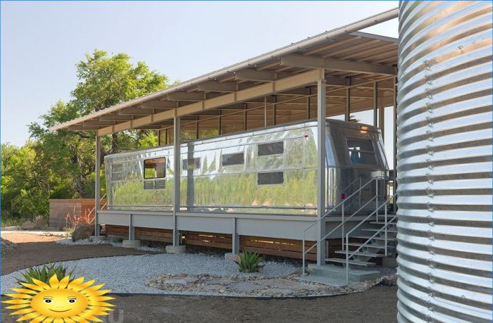 Haus von einem alten van Locomotive Ranch Trailer