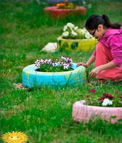 Was kann man einen Zaun für ein Blumenbeet machen: Fotoideen