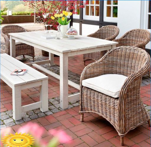 So wählen Sie einen Platz für eine Terrasse auf dem Gelände