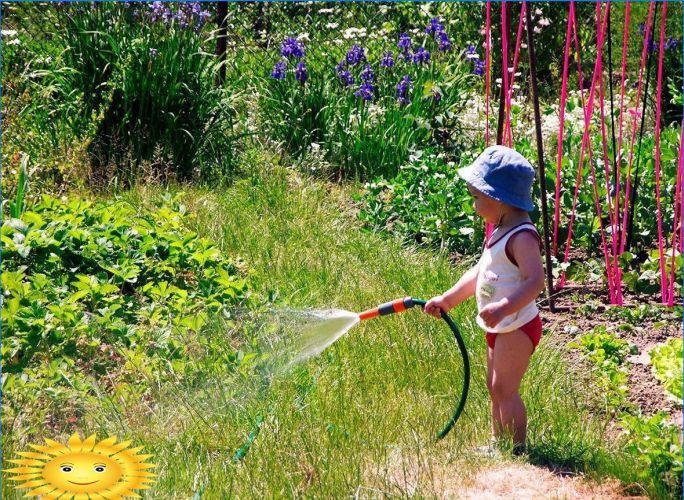 Kind auf dem Land - wir lernen die Grundlagen der Gartenarbeit und langweilen uns nicht