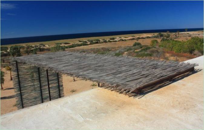 Ein Weidendach über der Terrasse eines Hauses in Mexiko