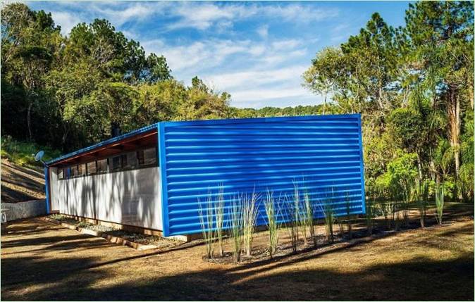 Der Entwurf eines modernen modularen Sommerhauses in Brasilien