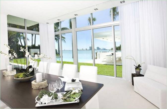 Weiß getünchte North Bay Residenz am Strand von Miami