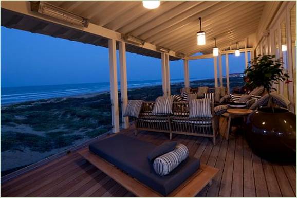 Terrasse mit Blick auf das Wasser