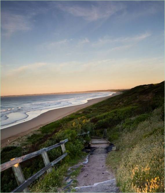 Ein Weg zum Strand vom Sommerhaus in Australien