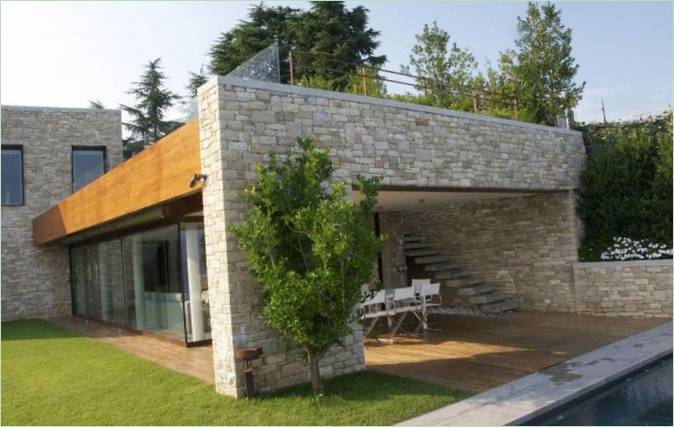 Die Veranda der atemberaubenden Villa in Manerba del Garda in Italien