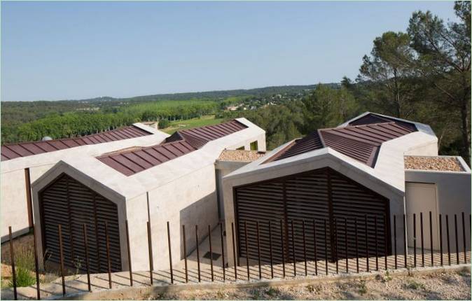 Innenarchitektur für ein Haus in einem Kiefernwald in Montpellier, Frankreich