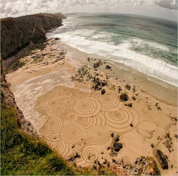 Eine Zeichnung im Sand