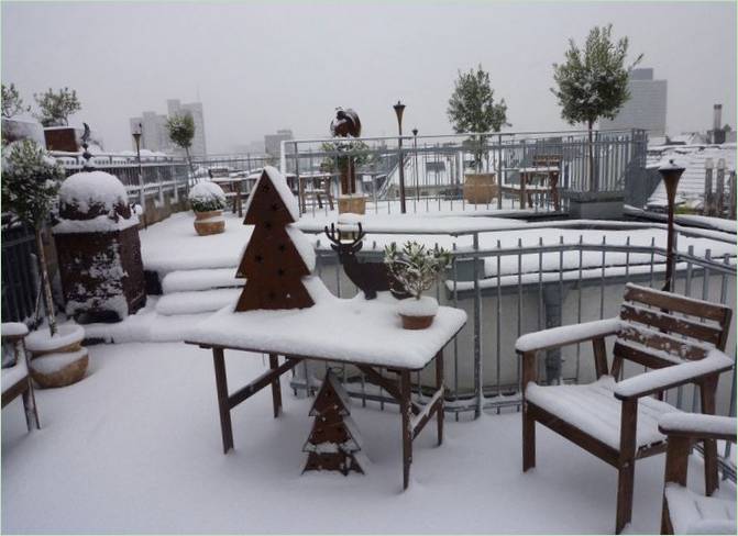 Dachterrasse im Schnee