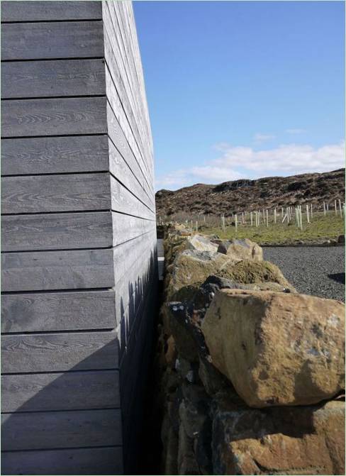 Holzfassade von The Borreraig House in Schottland